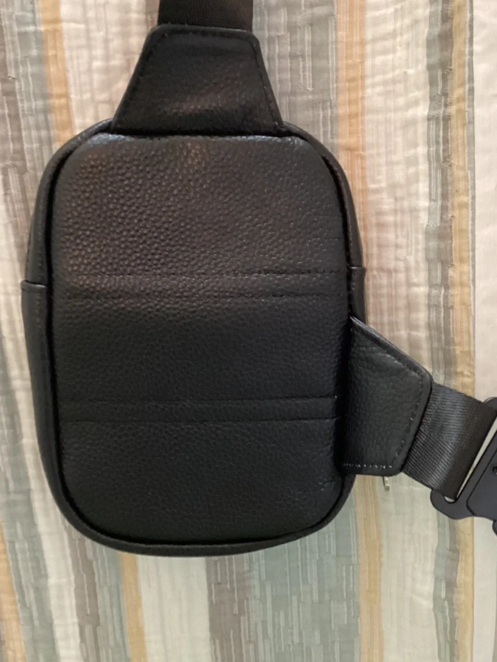 Concept Global leather travel sling bag.
RFID blocking. Anti-theft zipper locks - Picture 2 of 7